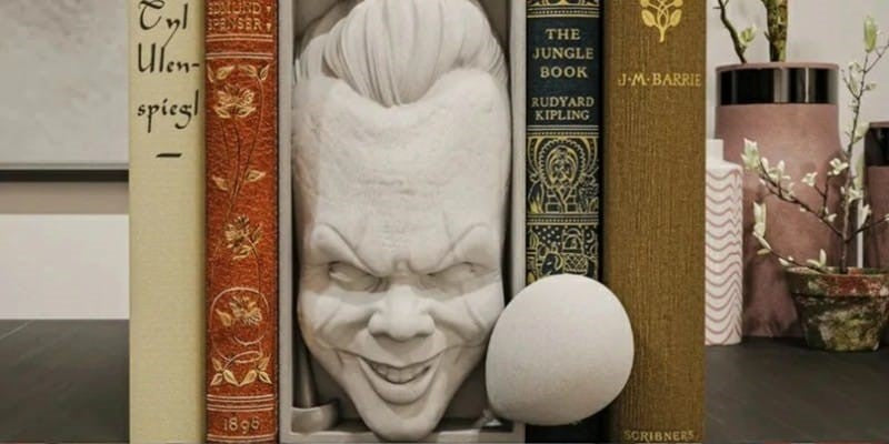 horror booknook3 - Copy.jpg