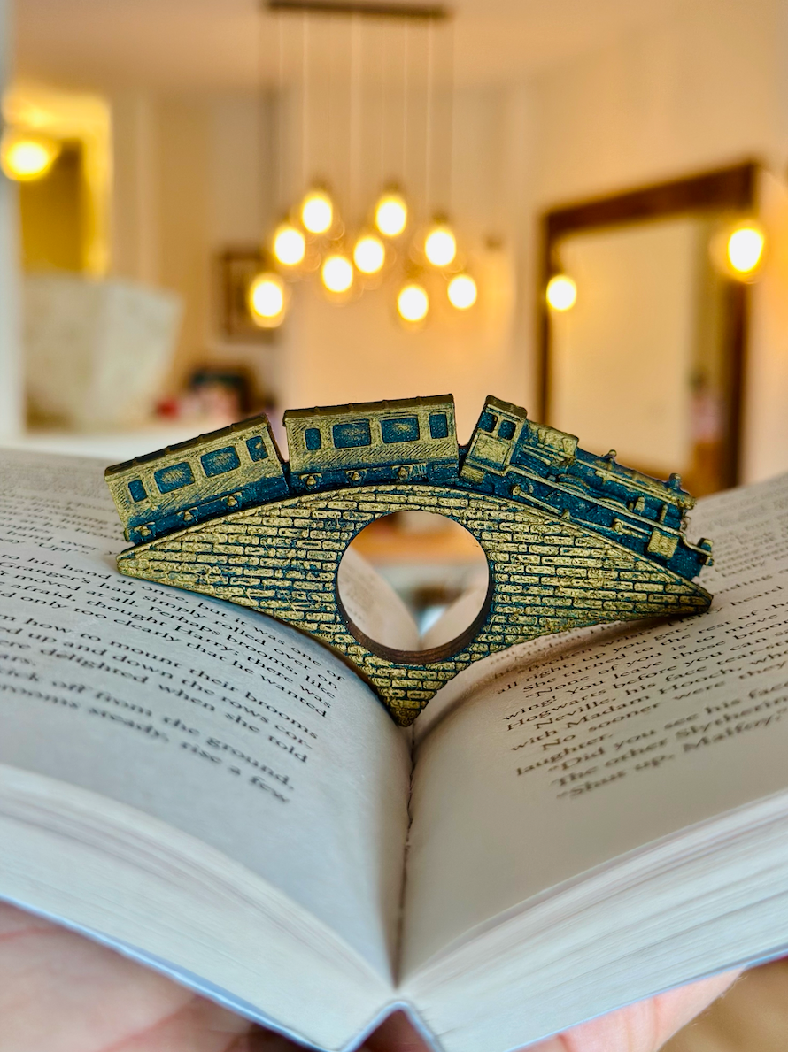 Train Thumb Page Holders