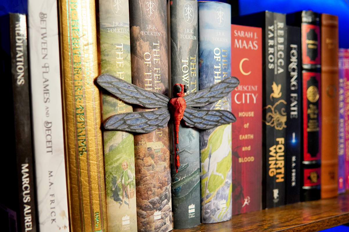Dragonfly Spine Hugger