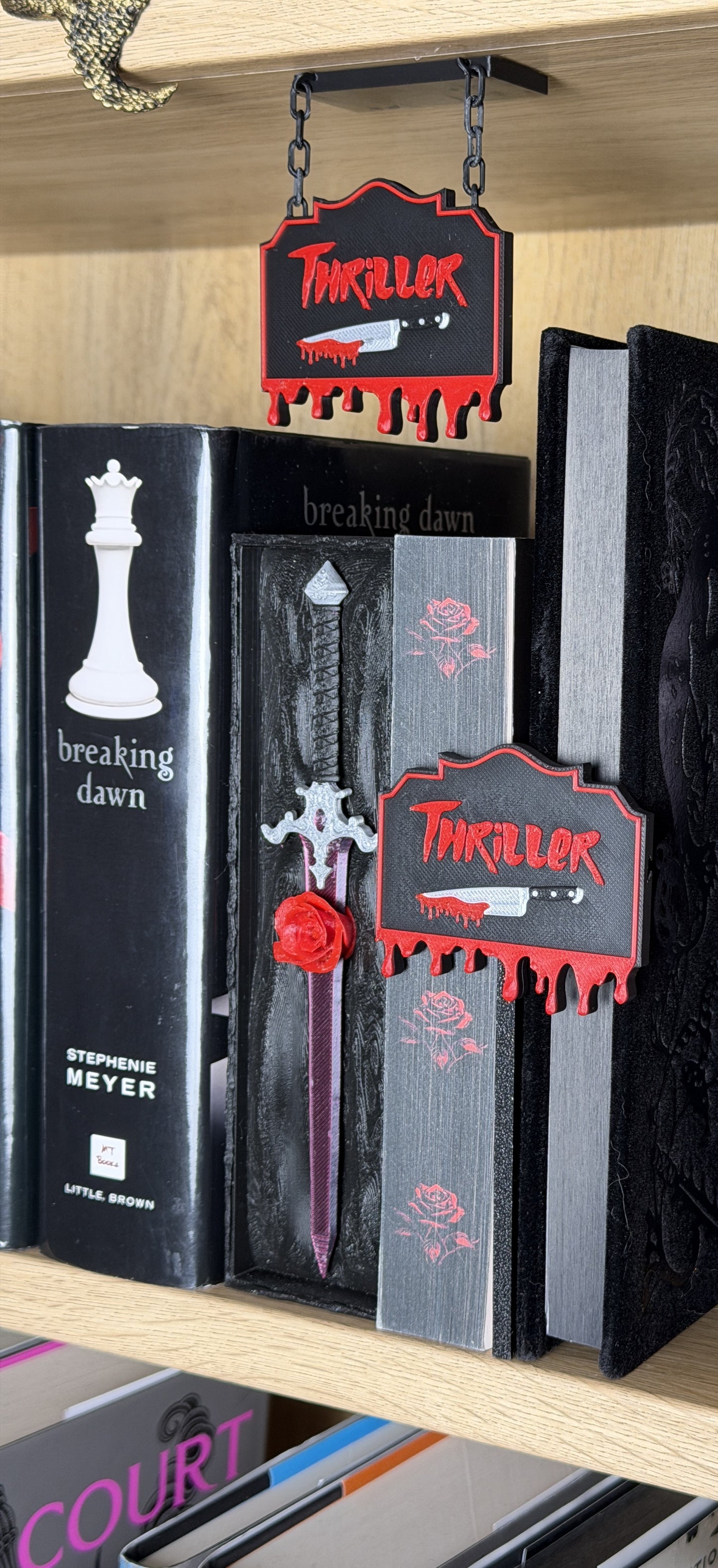Thriller Small Bookshelf Sign